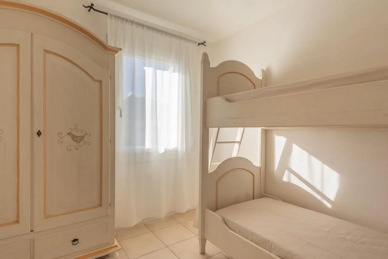 Aparthotel Isa-Residence With Swimming-Pool Just 4 Km From Baja Sardinia, Apartments With Outdoor Private Space And Air Conditioning Cala Bitta