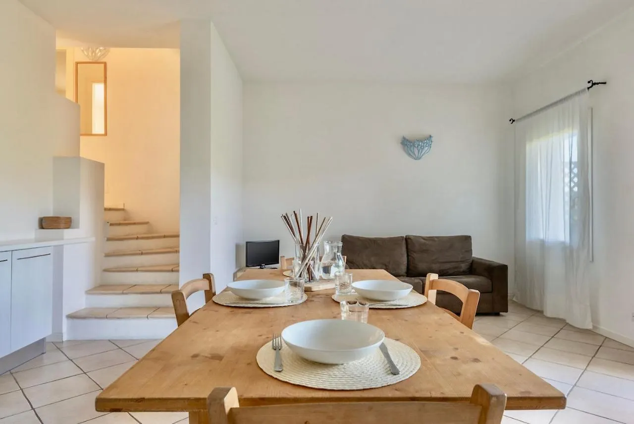 Aparthotel Isa-Residence With Swimming-Pool Just 4 Km From Baja Sardinia, Apartments With Outdoor Private Space And Air Conditioning Cala Bitta