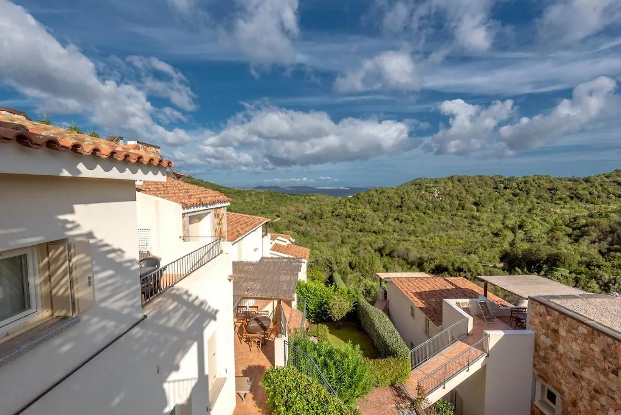Aparthotel Isa-Residence With Swimming-Pool Just 4 Km From Baja Sardinia, Apartments With Outdoor Private Space And Air Conditioning Cala Bitta Italy