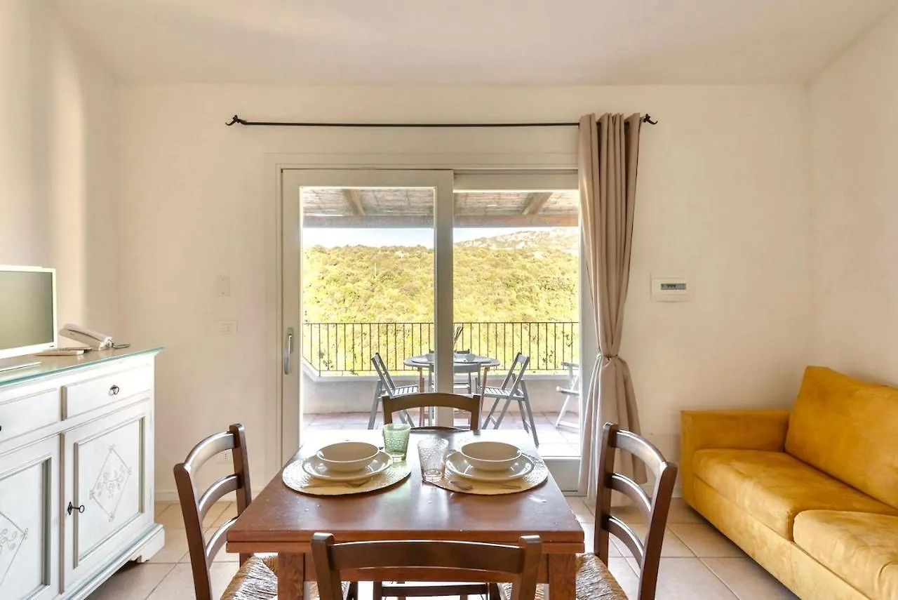 Isa-Residence With Swimming-Pool Just 4 Km From Baja Sardinia, Apartments With Outdoor Private Space And Air Conditioning Cala Bitta 0*,