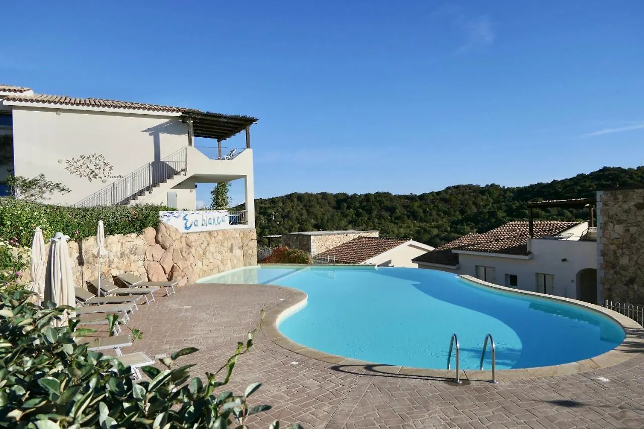 Isa-Residence With Swimming-Pool Just 4 Km From Baja Sardinia, Apartments With Outdoor Private Space And Air Conditioning Cala Bitta 0*,